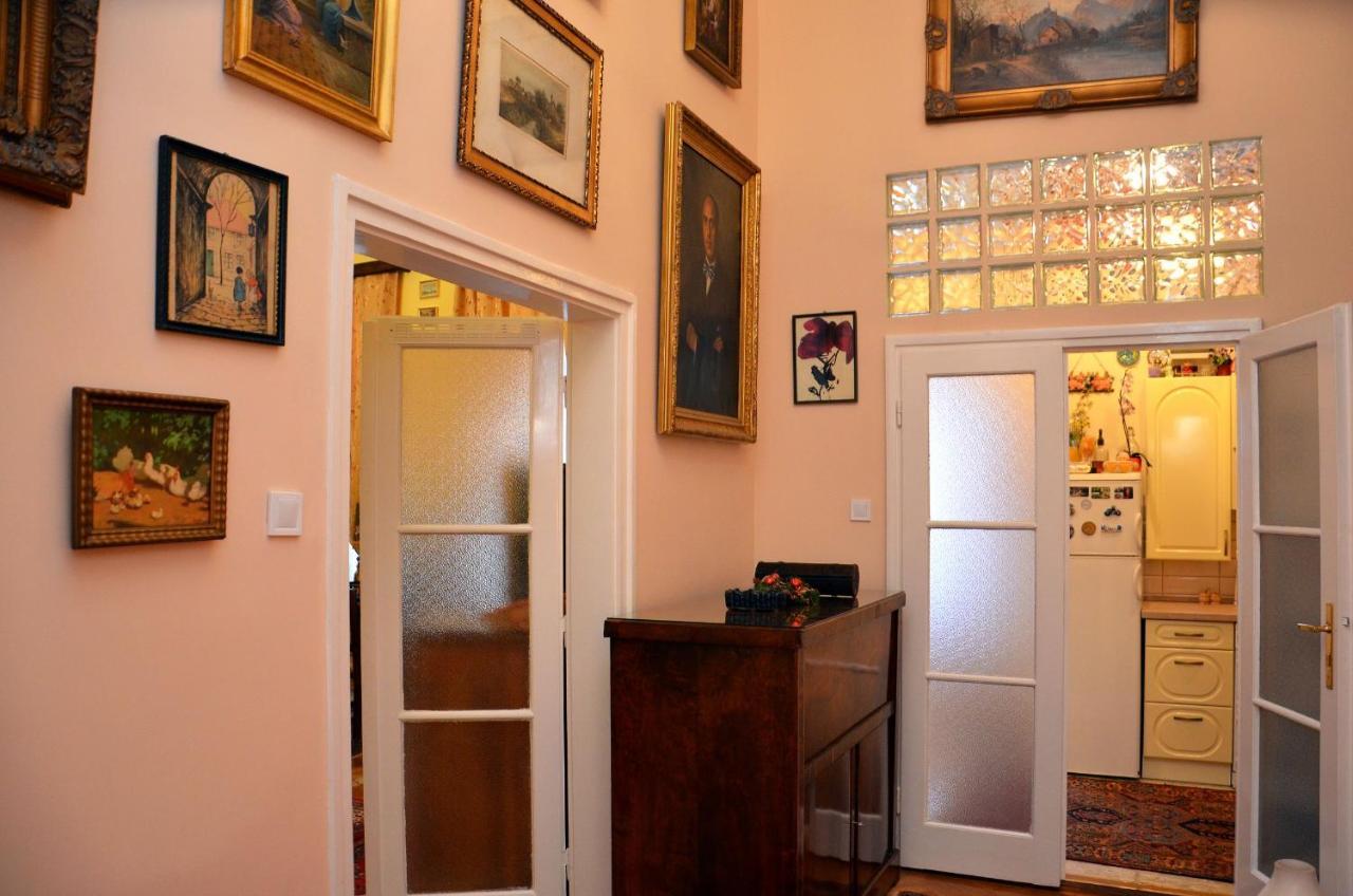 Central Astoria Apartament